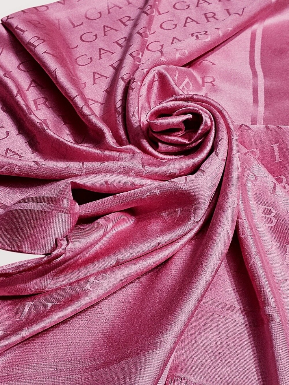 BVLGARI LOGOMANIA STOLE - Picture 5 of 16